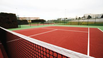 Terrains de tennis situé sur le complexe sportif des Aiguillettes