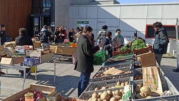 test Association LORTIE avec le Pop up emploi, des étudiantes de l'IRTS et tous leurs partenaires sur Place à vivreS