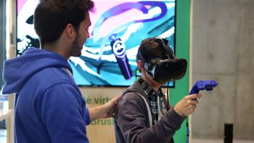 Démonstration d'un casque de réalité augmentée lors de l'événement Google à Nancy Démonstration d'un casque de réalité augmentée lors de l'événement Google à Nancy